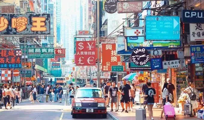 探访香港，今日开放与城市活力今晚9点30开码香港